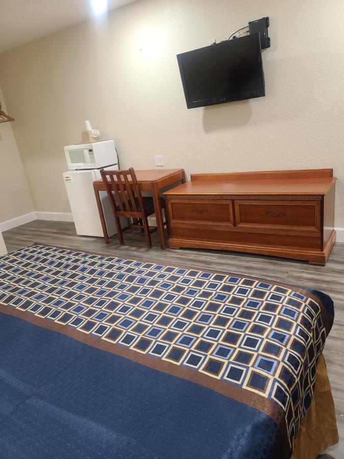 קלאמאת' פולס Majestic Inn & Suites מראה חיצוני תמונה