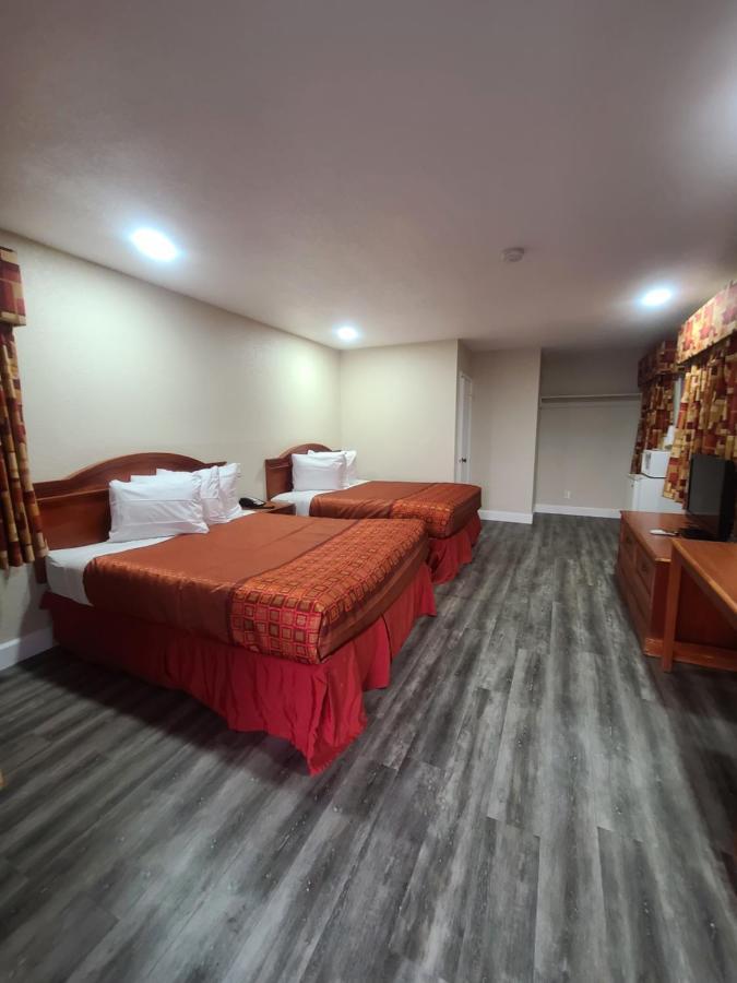קלאמאת' פולס Majestic Inn & Suites מראה חיצוני תמונה